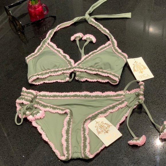 ๐ Becca by Rebecca Virtue Crochet Halter Bikini๐ฆ - Picture 2 of 6